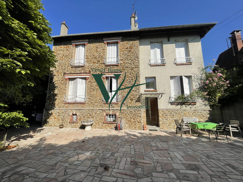 Maison traditionnelle - 147 m² - 9 pièces