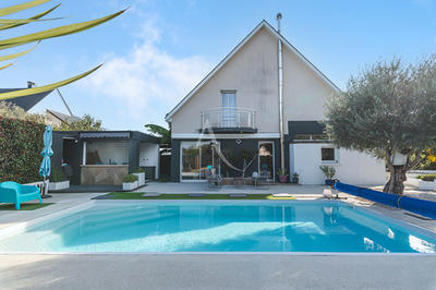 Maison - 181 m² - 6 pièces