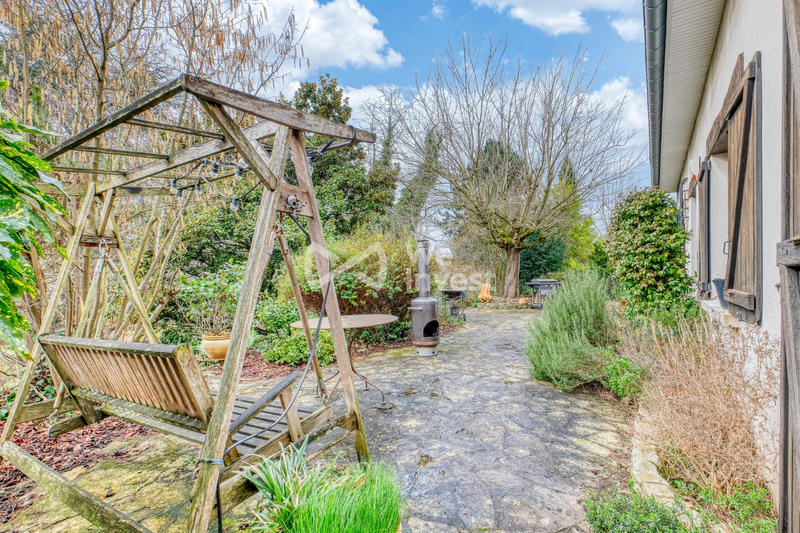 Maison traditionnelle - 270 m² - 10 pièces