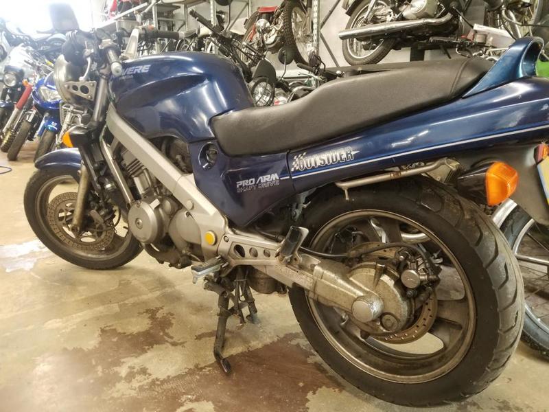 Honda Revere ntv 650 honda 0650 bleu
