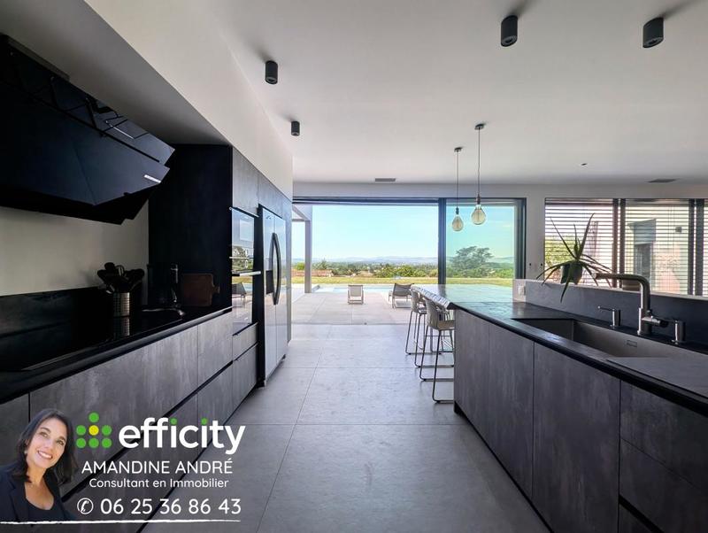 Maison - 245 m² - 7 pièces