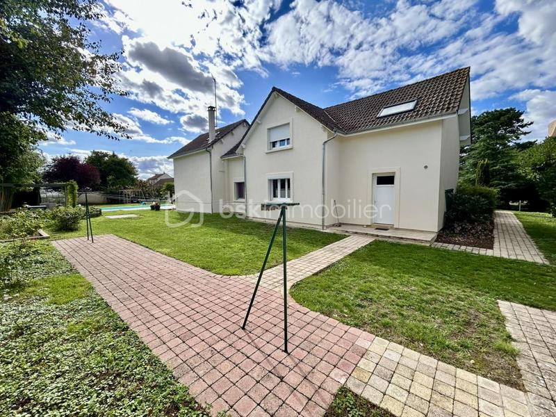 Maison - 205 m² - 8 pièces