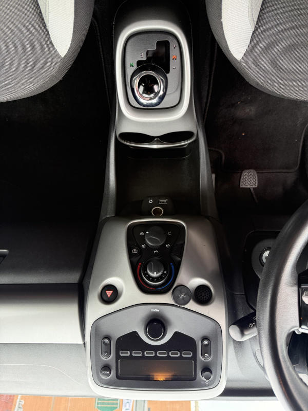 Toyota Aygo 1.O X 5 Portes Automatic