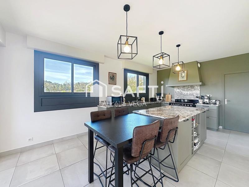 Maison - 204 m² - 7 pièces