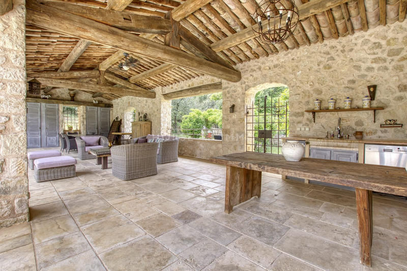 Maison - 600 m² - 20 pièces