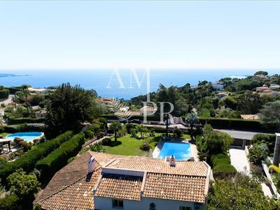 Villa - 253 m² - 6 pièces