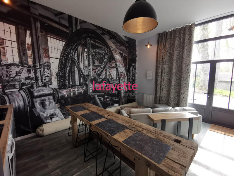 Maison - 400 m² - 16 pièces