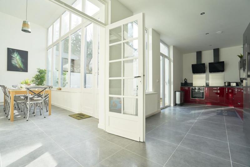 Demeure - 233 m² - 11 pièces