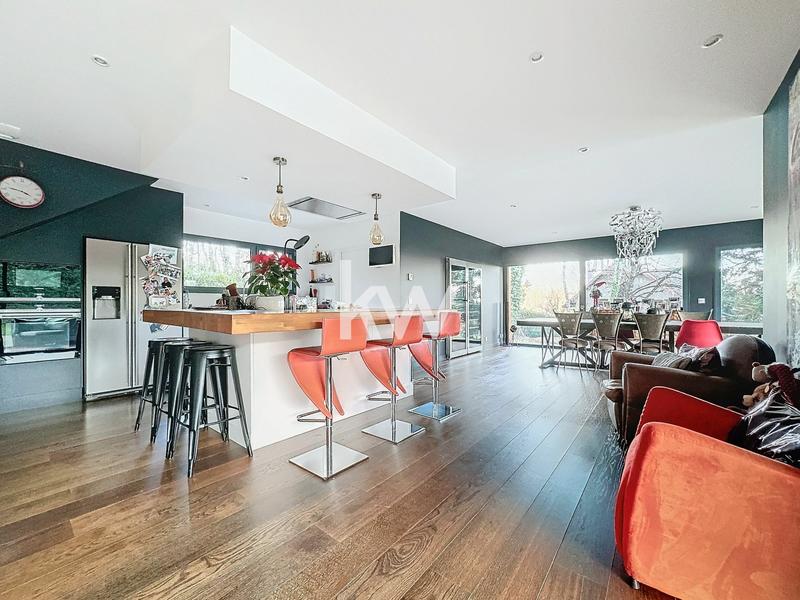 Maison - 335 m² - 7 pièces