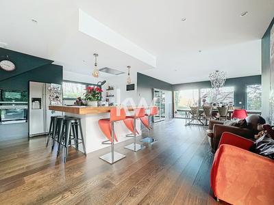 Maison - 335 m² - 7 pièces
