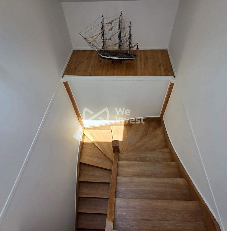 Maison - 240 m² - 6 pièces