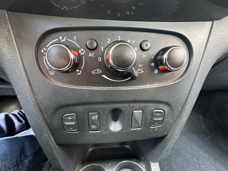 Dacia Sandero 1.5 dCi 75 Fap Laureate Climatisation / Navigation Gps Kit Distribution avec Pae Ok Suivi Entretien