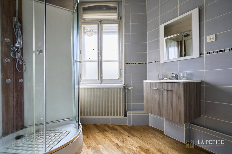 Maison - 288 m² - 8 pièces