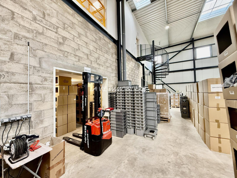 Entrepôt - 1 223 m²