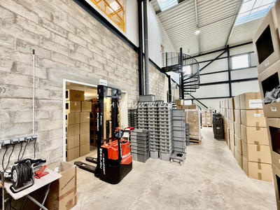 Entrepôt - 1 223 m²