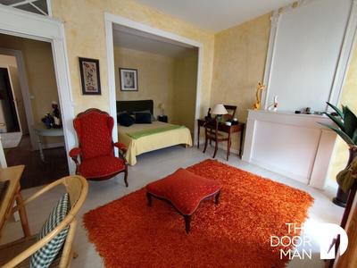 Demeure - 320 m² - 12 pièces