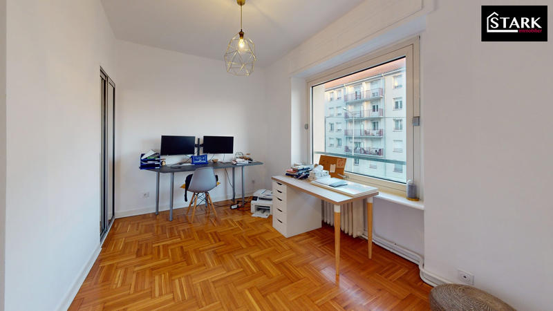 Maison - 263 m² - 9 pièces