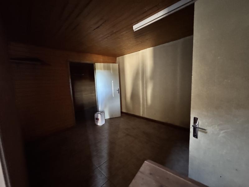 Parking / Garage - 208 m²