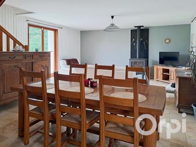 Maison - 99 m² - 5 pièces