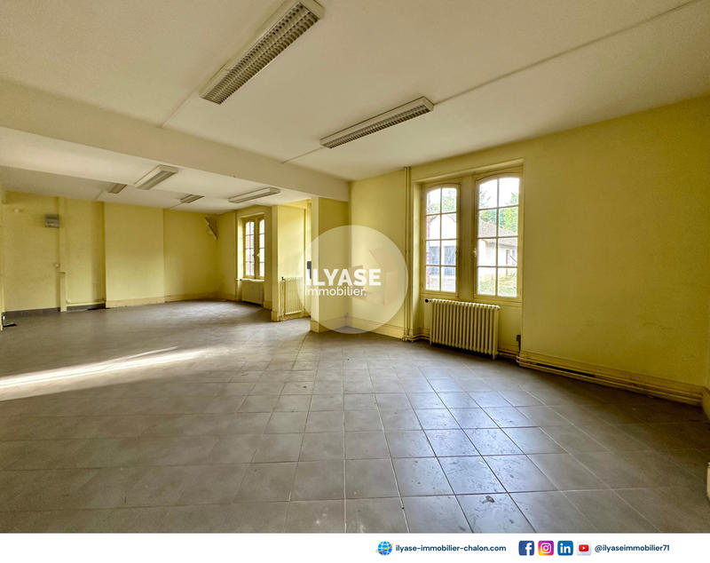 Propriété - 1 200 m² - 32 pièces