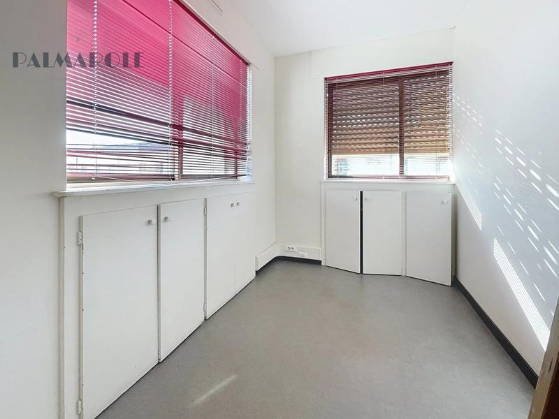 Bureau - 160 m² - 8 pièces