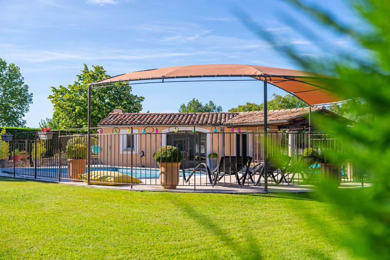 Propriété - 260 m² - 9 pièces