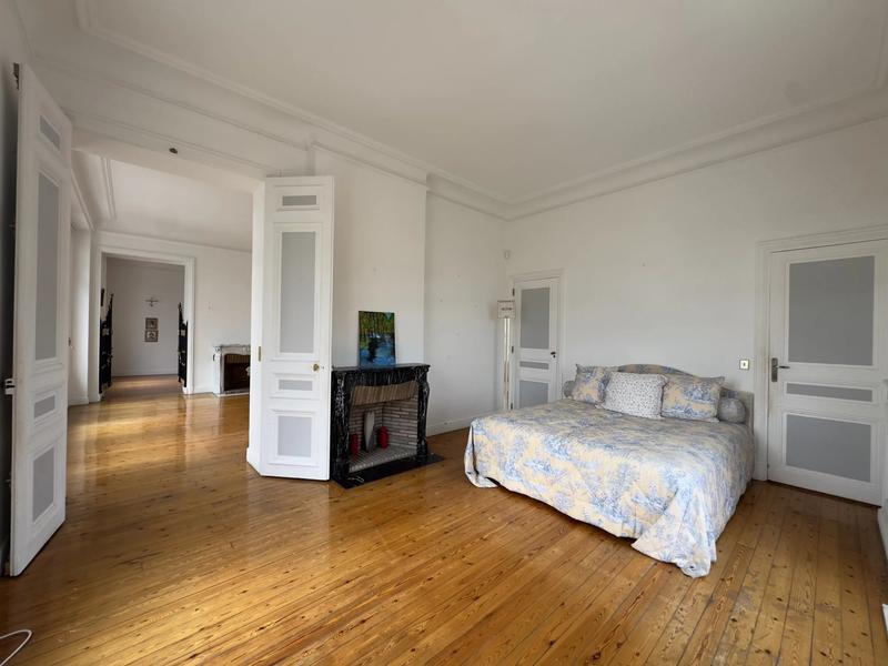 Appartement - 239 m² - 6 pièces