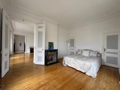 Appartement - 239 m² - 6 pièces
