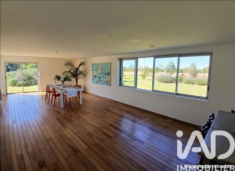 Maison - 305 m² - 8 pièces