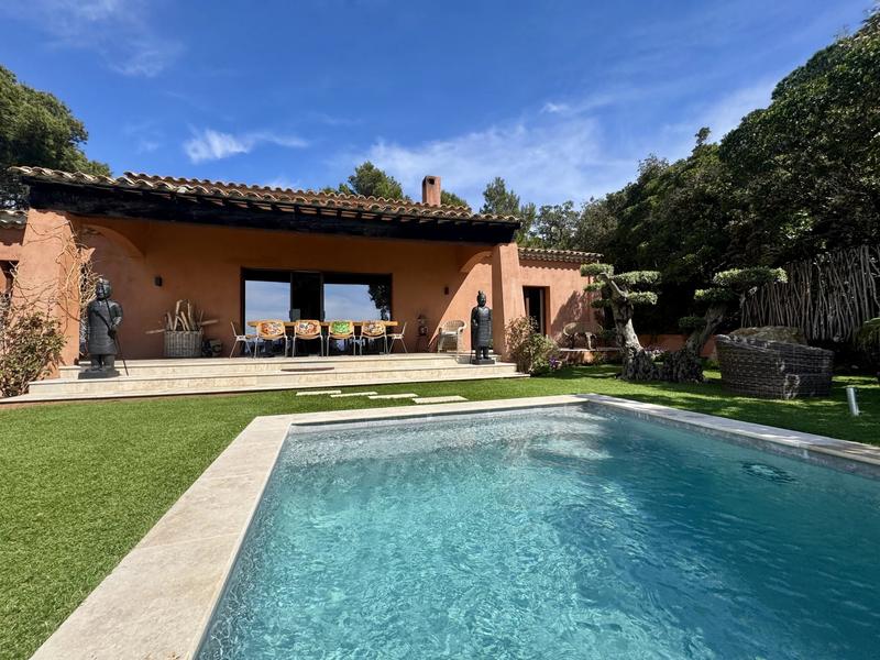 Maison - 210 m² - 7 pièces