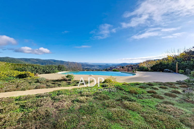 Maison - 212 m² - 5 pièces