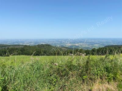 Maison - 360 m² - 8 pièces