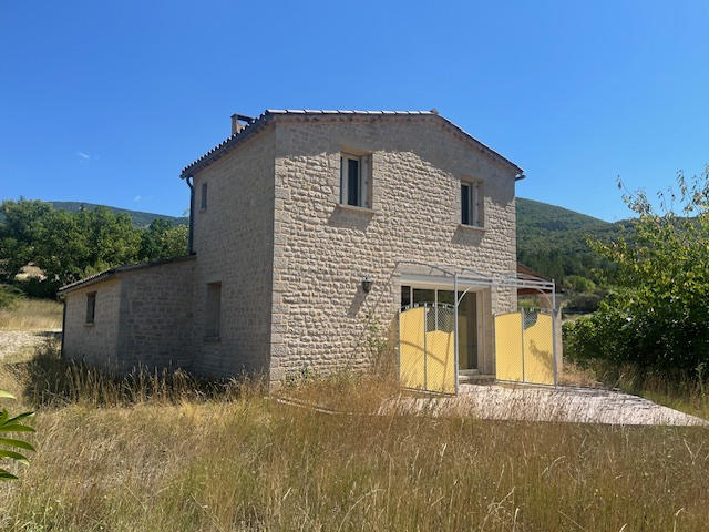 Maison en pierre - 88 m² - 3 pièces