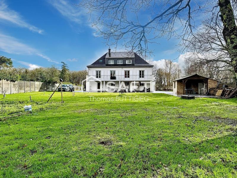 Maison - 250 m² - 9 pièces