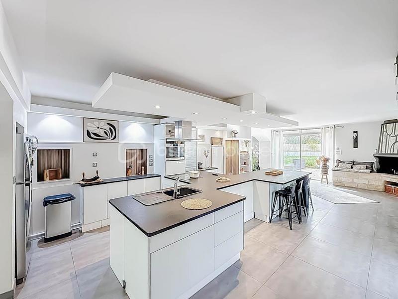 Maison en pierre - 260 m² - 6 pièces