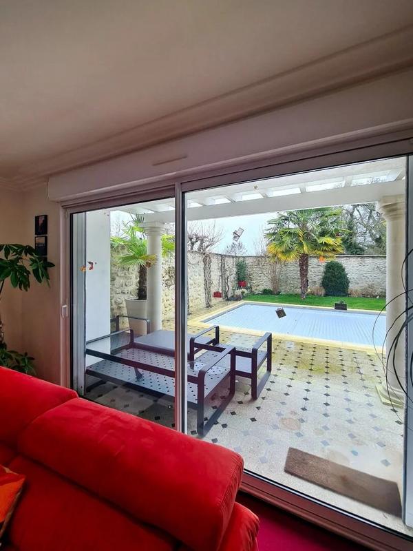 Maison - 230 m² - 7 pièces