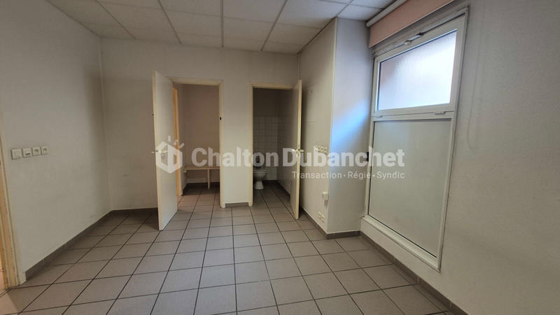 Local d'activités - 250 m² - 5 pièces