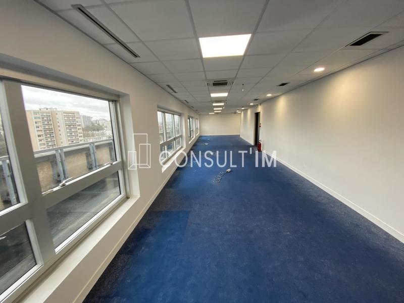 Bureau - 1 028 m²