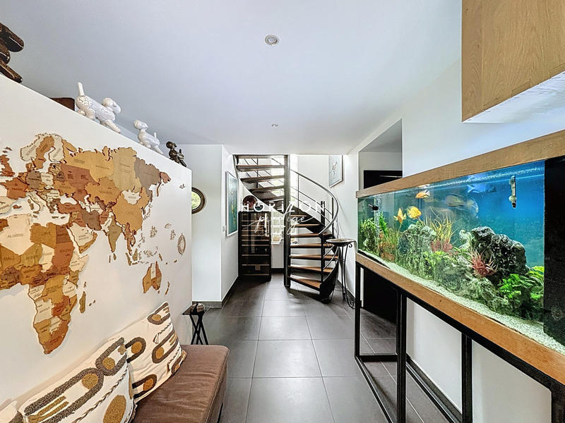 Maison contemporaine - 247 m² - 8 pièces