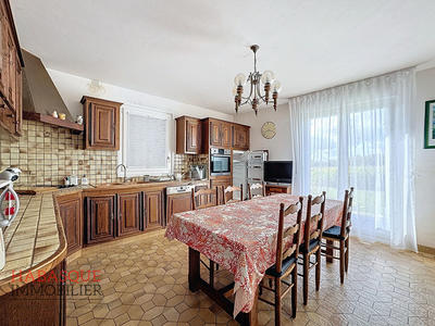 Maison - 178 m² - 9 pièces