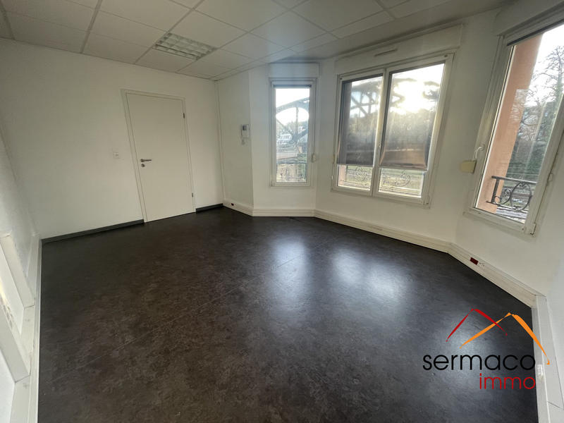 Local commercial - 121 m² - 9 pièces