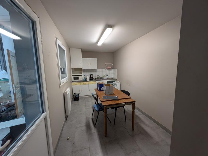 Entrepôt - 1 116 m² - 9 pièces