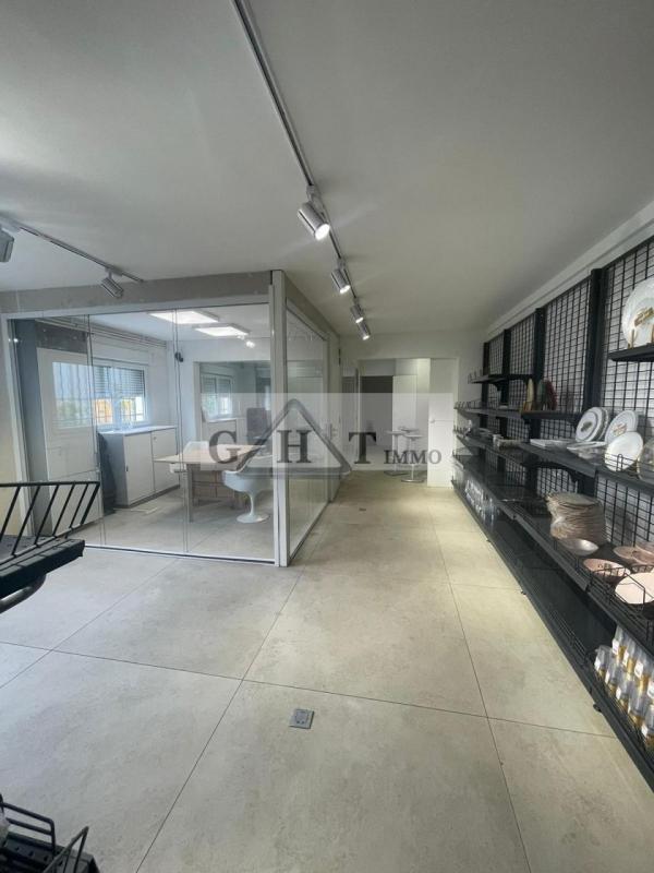 Entrepôt - 1 445 m²