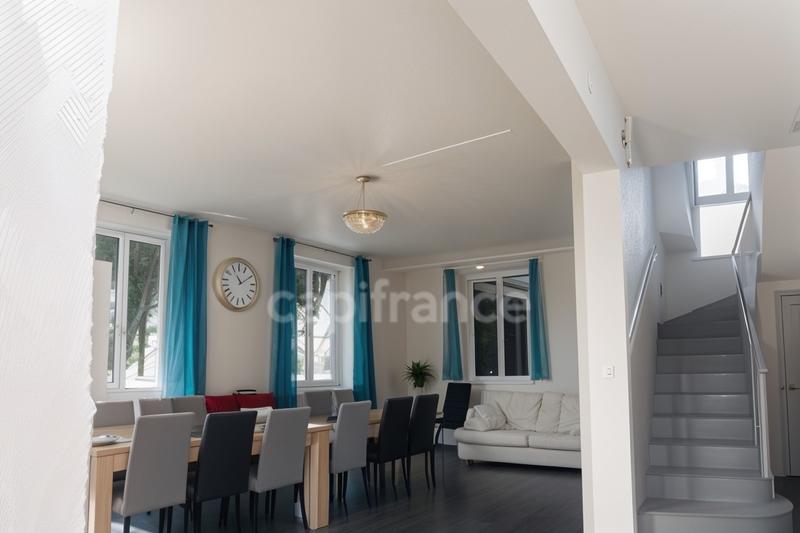 Propriété - 1 100 m² - 16 pièces