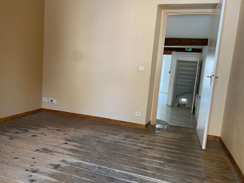 Local commercial - 150 m² - 3 pièces