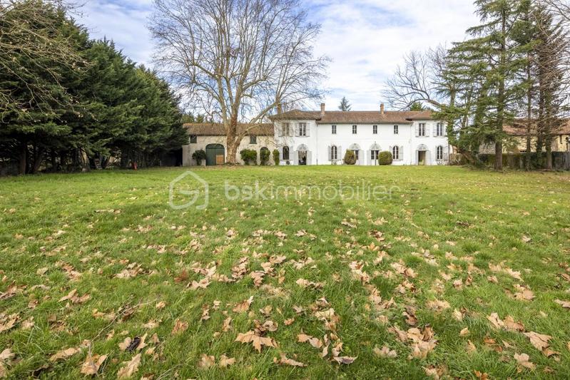 Château - 376 m² - 10 pièces