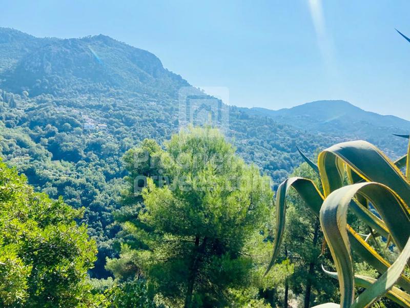 Terrain constructible - 1 400 m²