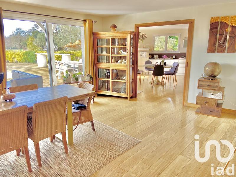 Maison - 256 m² - 7 pièces