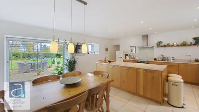 Maison - 230 m² - 8 pièces