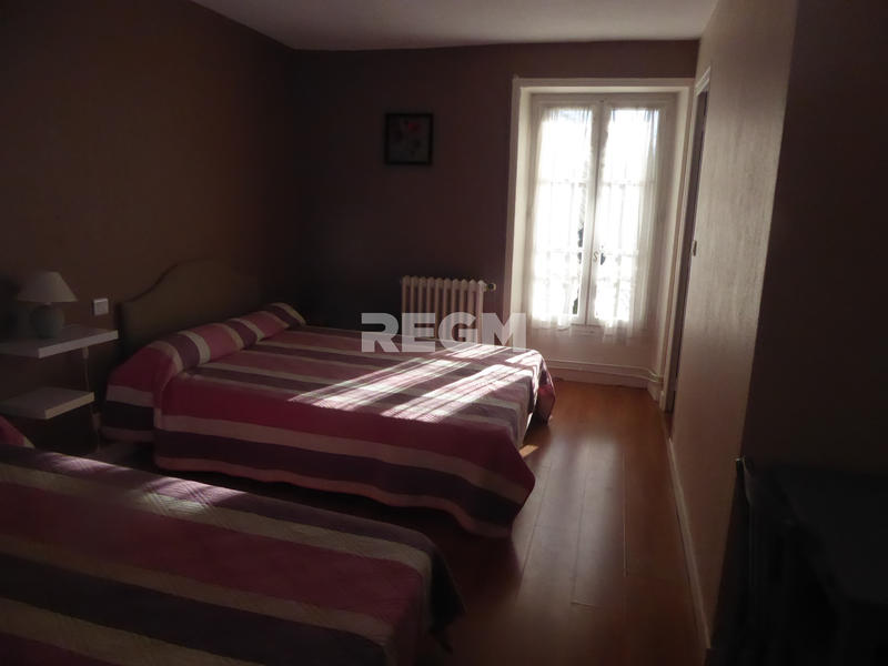 Propriété - 800 m² - 25 pièces